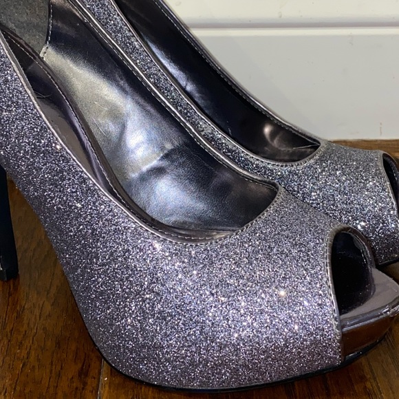 Jacqueline Ferrar sparkle platform heels from JCPenney - Picture 3 of 5